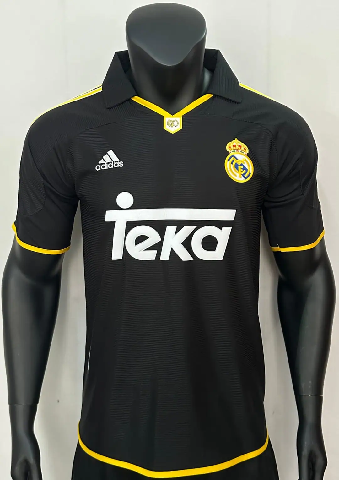Real Madrid Away 1999/2000 Retro Jersey, front