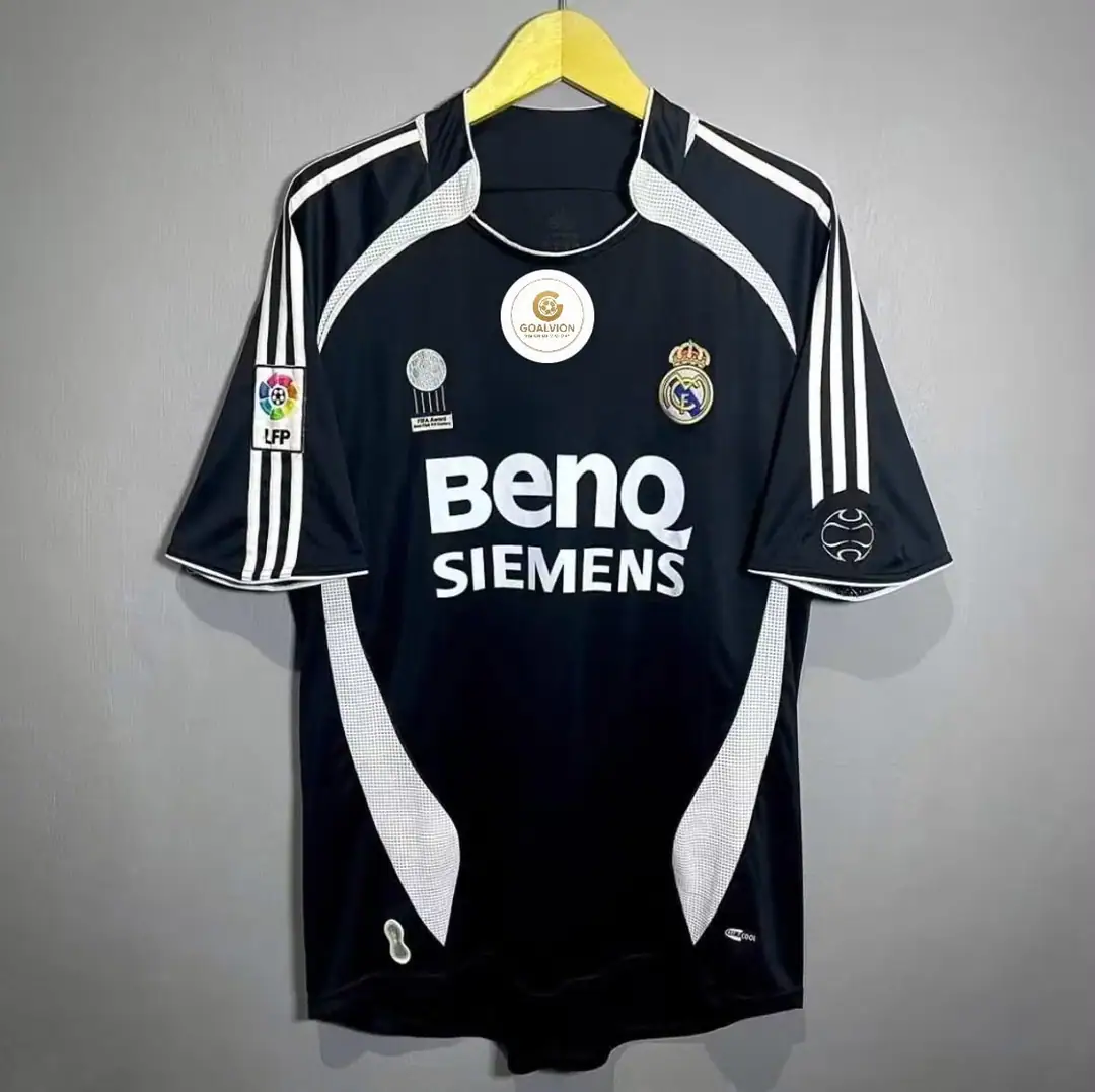 Real Madrid Away 2006/07 Retro Jersey, front