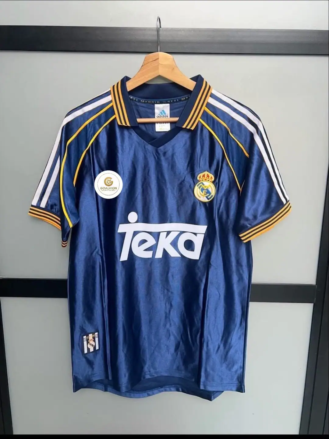 Real Madrid Third 1998/1999 Retro Jersey, front